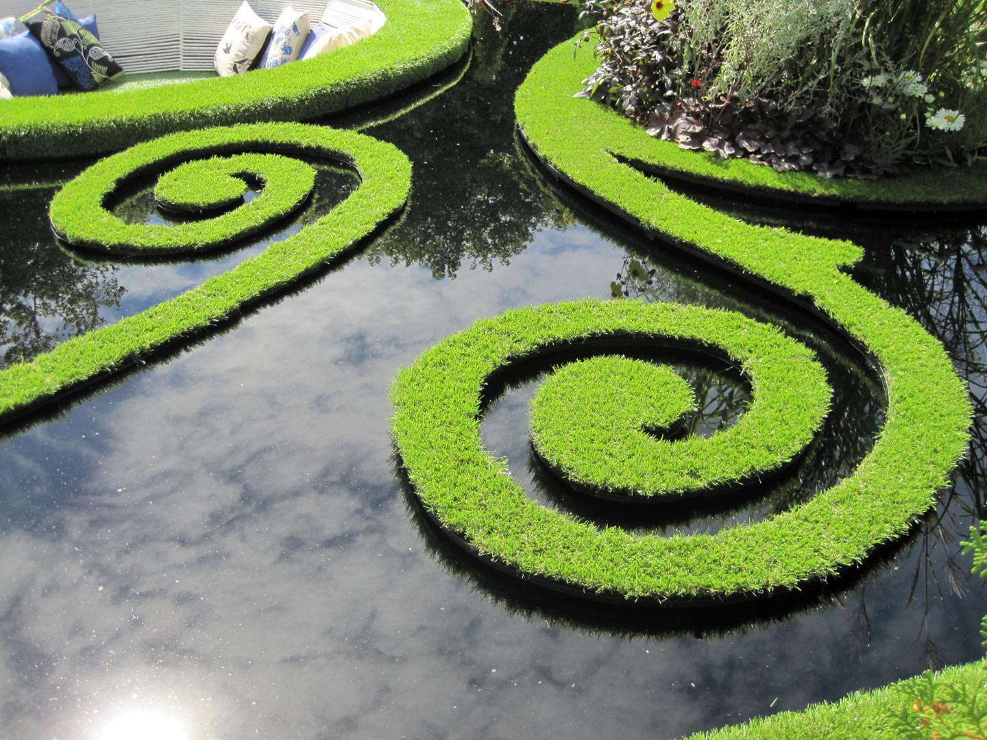  Water. Water feature. Garden. Garden Maintenance 